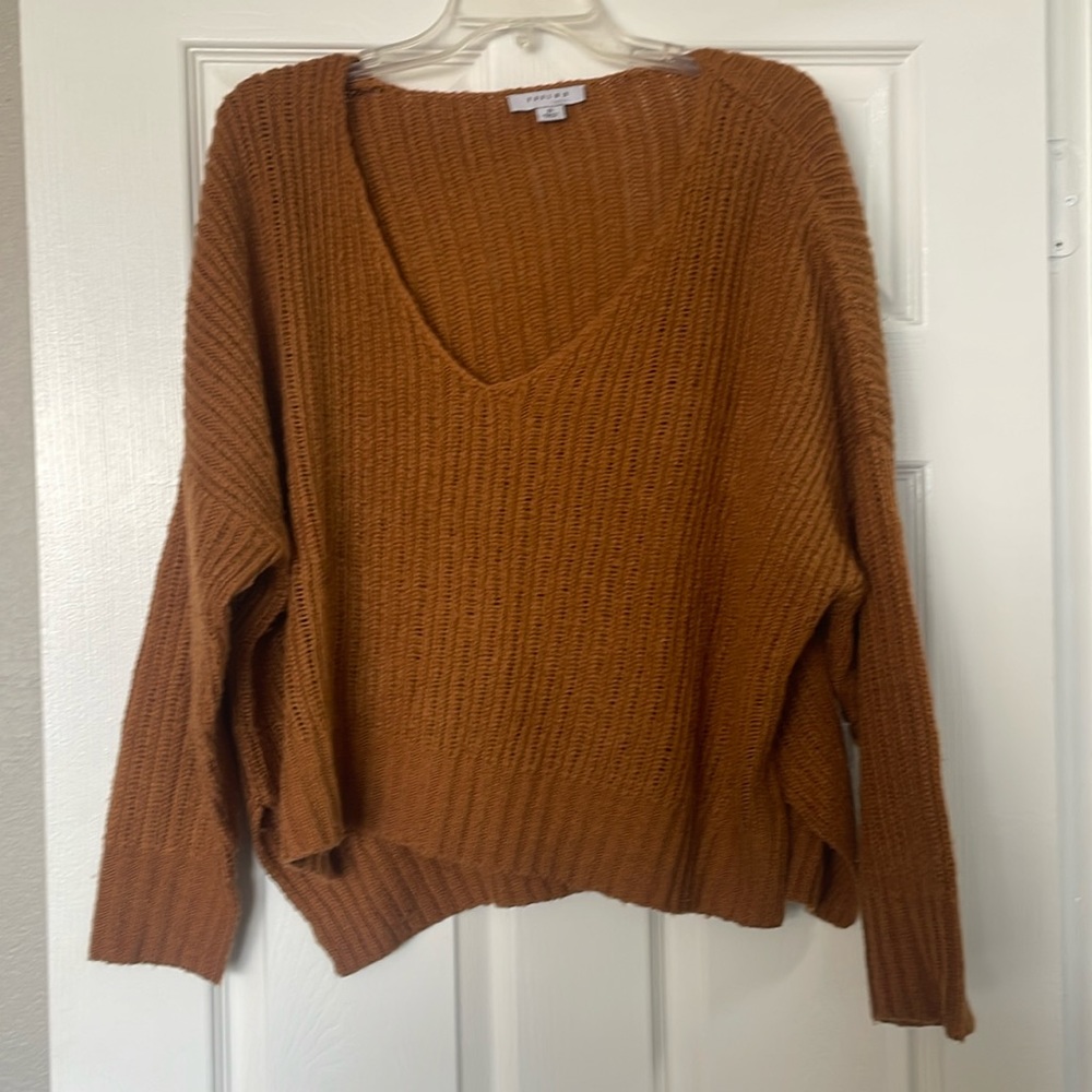 Cropped v-neck sweater